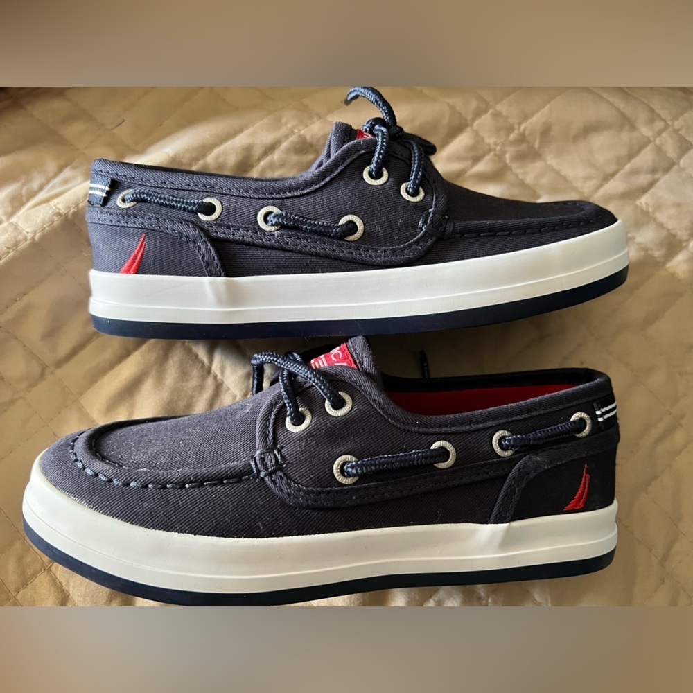 NWOB Nautica Boys' Spinnaker Boat Shoes -Size 1
l - Picture 9 of 9
